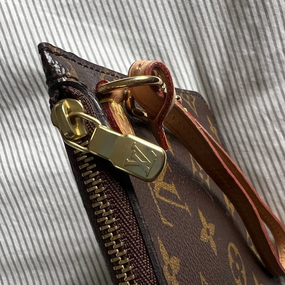 Louis Vuitton Monogram Neverfull
Pouch, NEW, 100% authentic, beige Interior - Picture 8 of 14